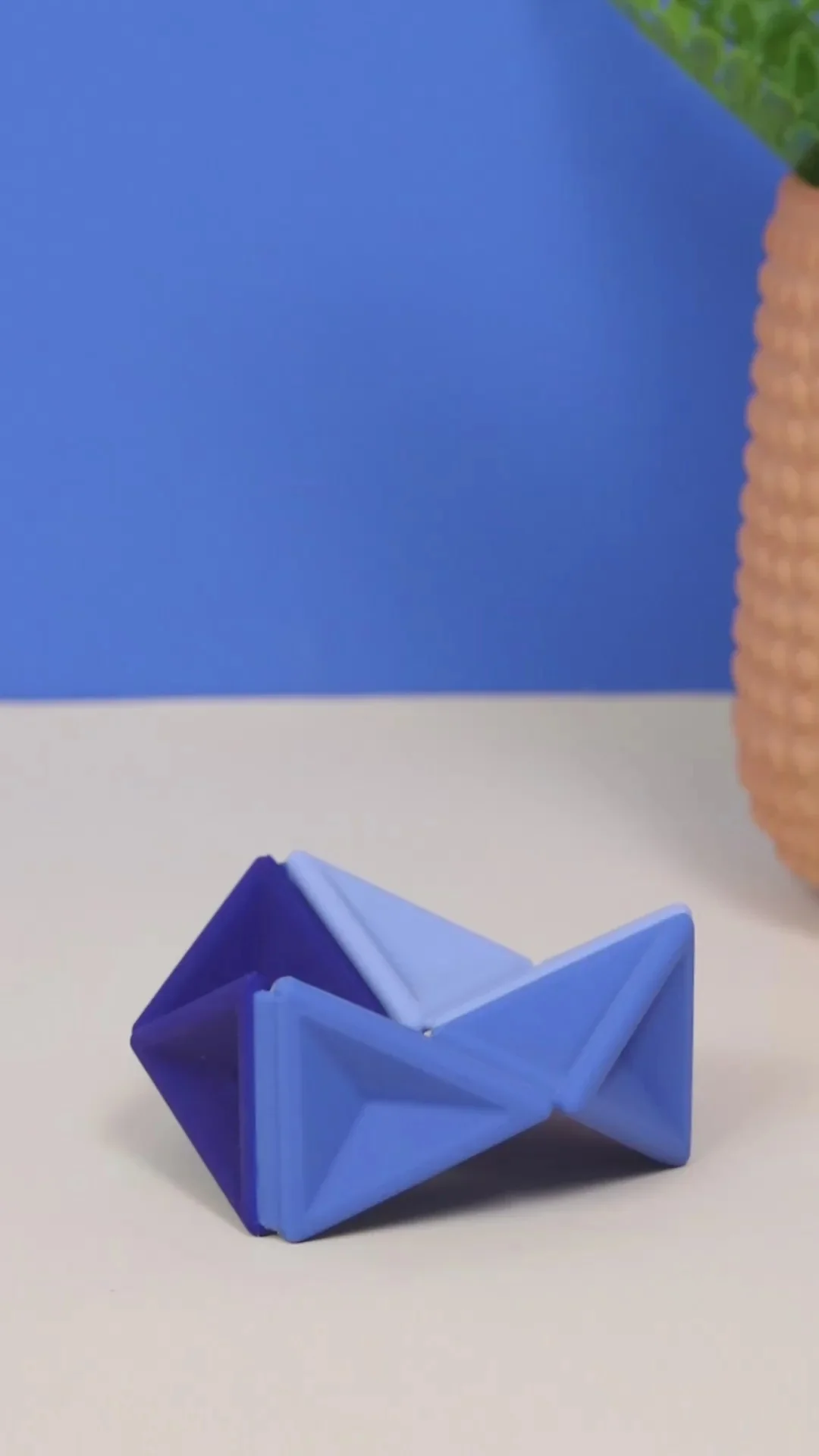 Speks Pivot - Silicone Flexagon fidget toy - Image 6